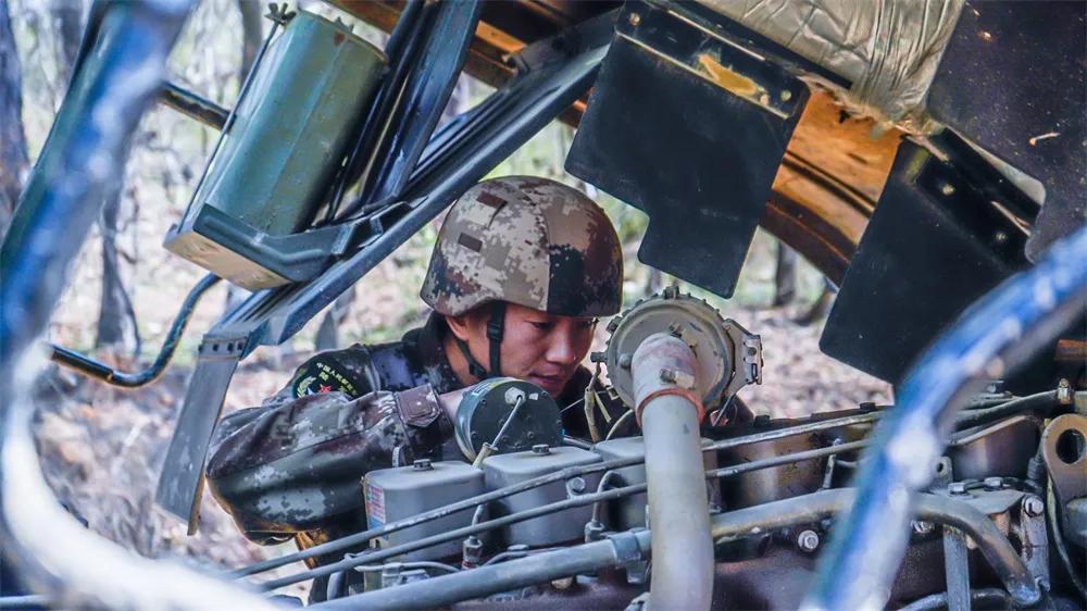 “抢修英雄连”四级军士长王晓磊，真英雄！