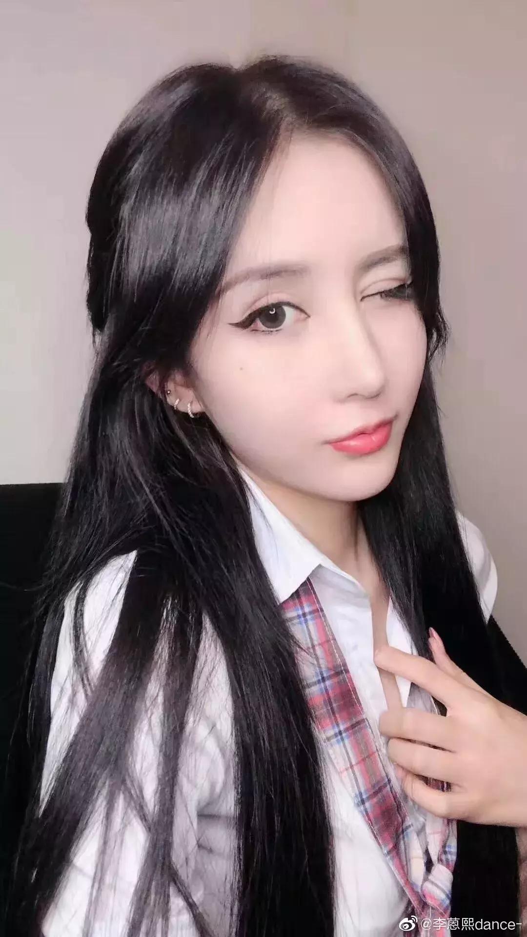 13岁开始整容，视李蒽熙为偶像！小Z娜娜是疯了吗？