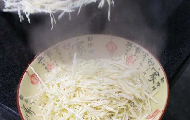 原来炒冬笋也有窍门，不用焯水，和它简单一做，好吃开胃又下饭