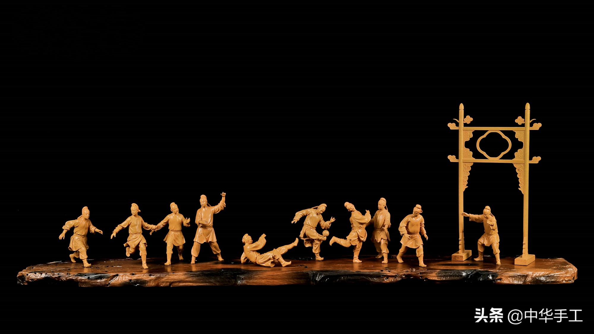 为了“办”好一场球赛，他翻遍了整个“中国足球史”