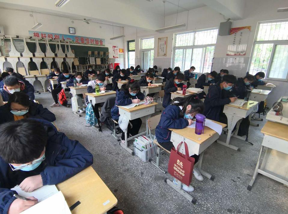 各学校开学第一天的报到情况,开学第一天的视频幼儿