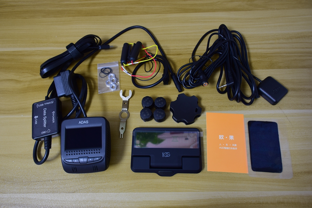 新司机低头看导航追尾，老司机呵呵一笑：车上加套设备就解决了！