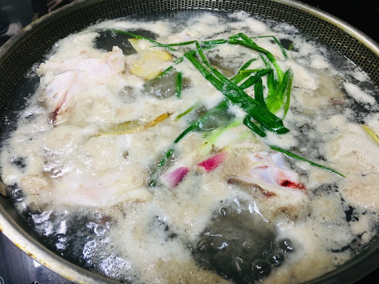 炖牛骨汤用不用焯一下水,炖牛骨怎么炖肉不离骨