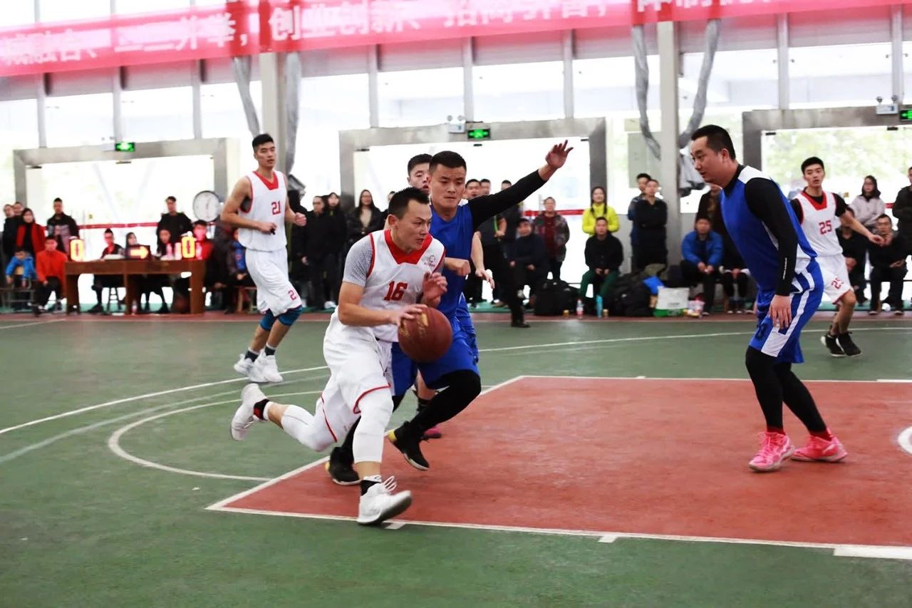 致敬逆行英雄|德阳最帅男团队长陈伟，肩负生命不能承受之重