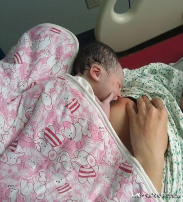 新生下来的婴儿吃多少,新生宝宝十天吃多少量