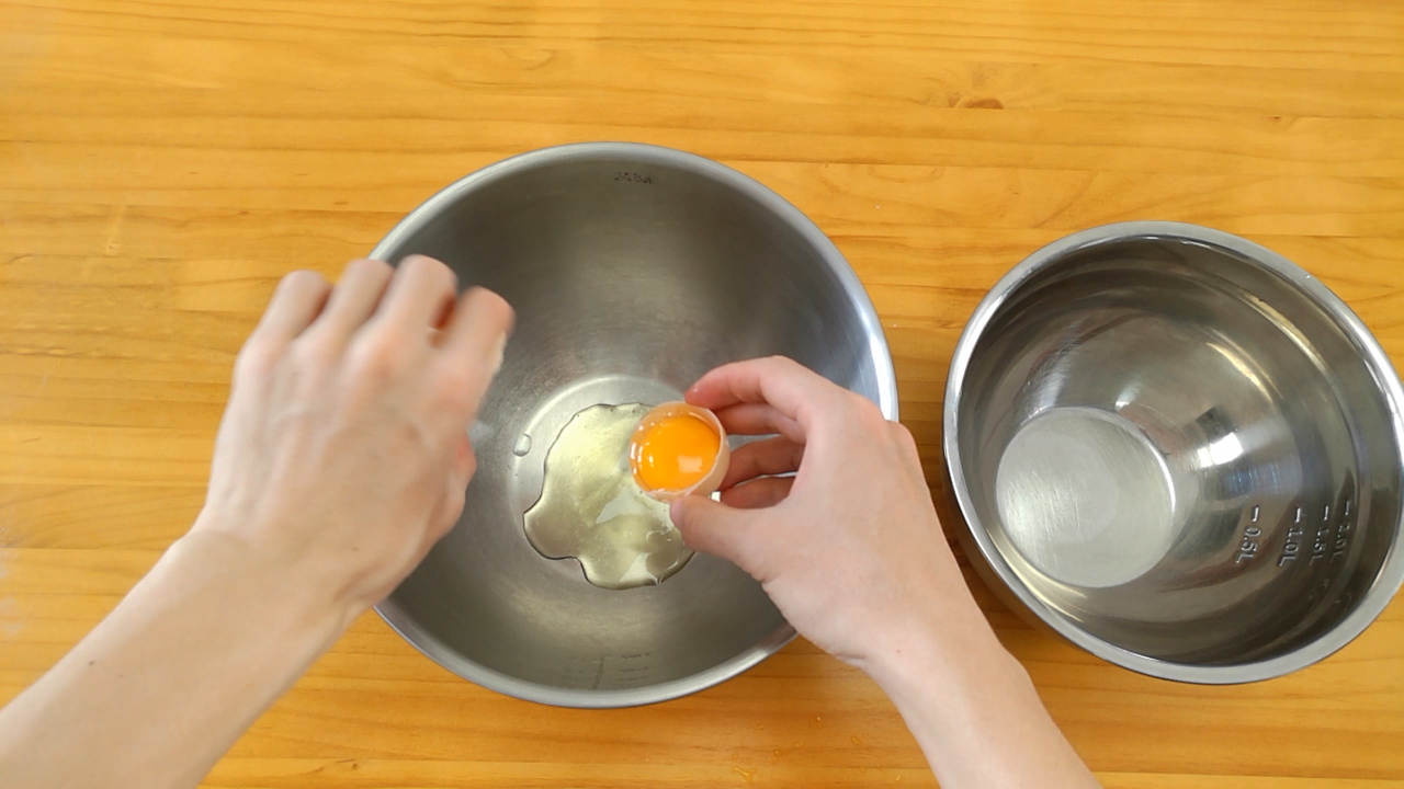 蛋糕卷不回缩的方法,原味蛋糕卷如何不开裂