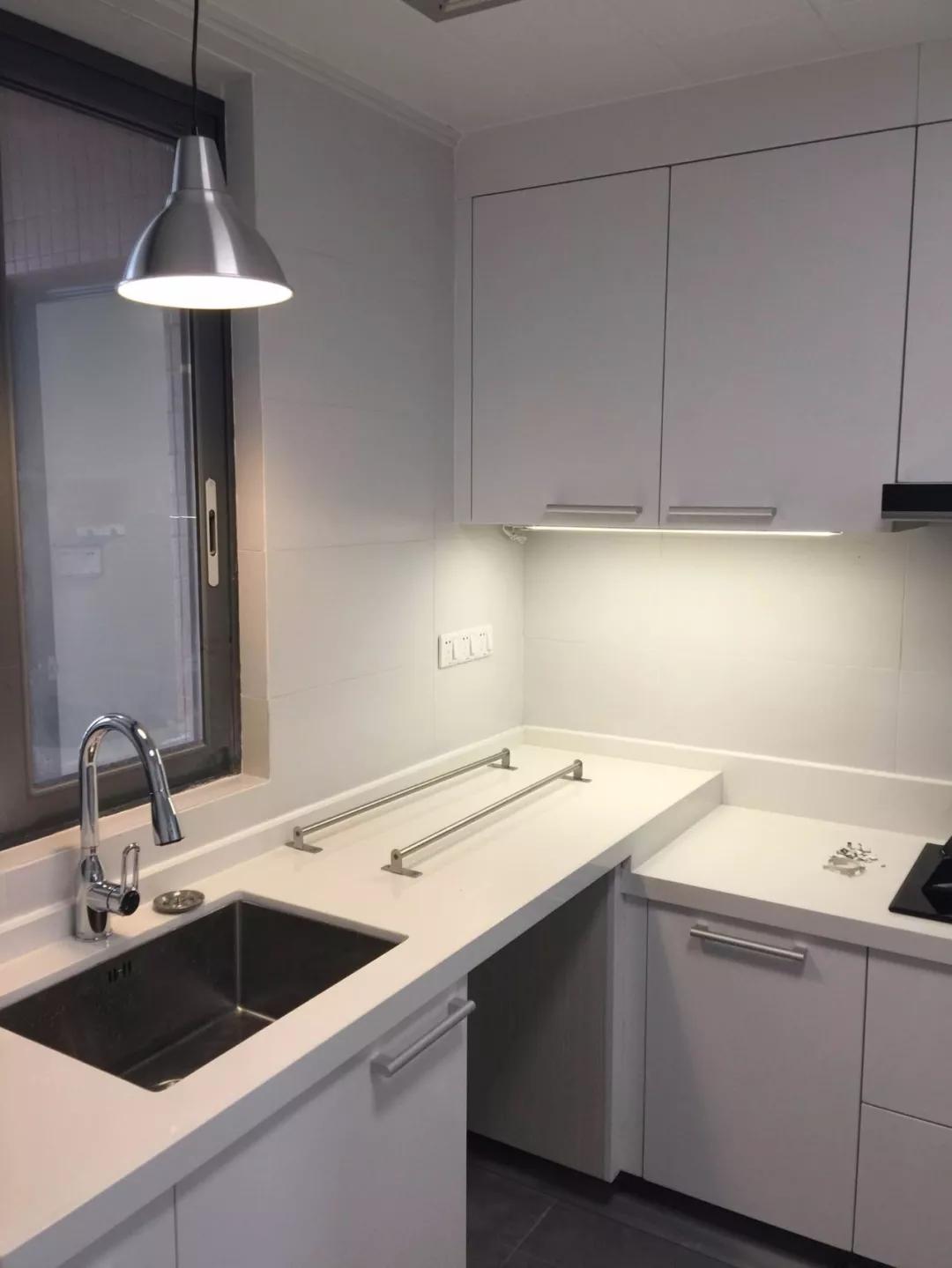 厨房台面什么颜色耐用好看,厨房台面哪种材料最耐脏