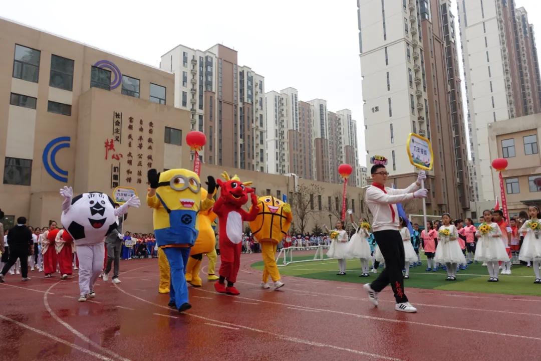 【“七个一”先锋在行动】呼和浩特市足球协会“万达分校足球基地”挂牌仪式在南门外小学万达分校举行