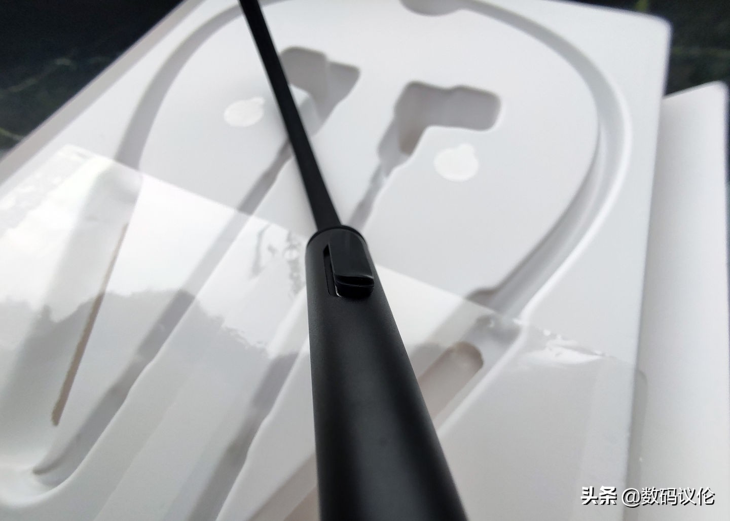 小米项圈耳机linefree和青春版,能吃鸡的蓝牙耳机小米linefree