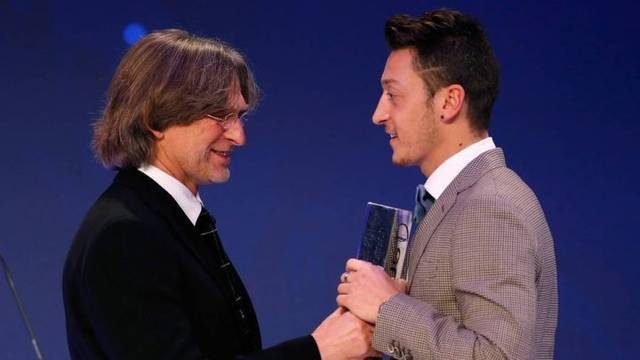 赤手空拳与持刀歹徒搏斗,赤手空拳与歹徒搏斗