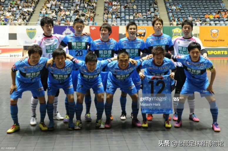 日本人从巴西挖来过气品牌，包装成时尚足球潮牌成功杀入中国市场