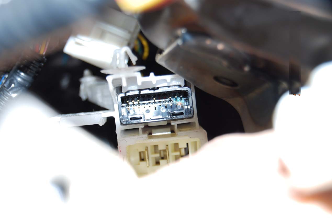 老款锐志后备箱线控开关没弹力,锐志后备箱偶尔自动开启