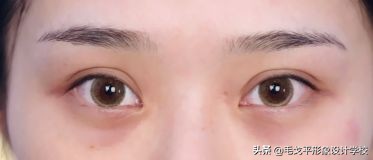 怎么画眼妆才不显脏,想学画眼妆今年最流行的眼妆