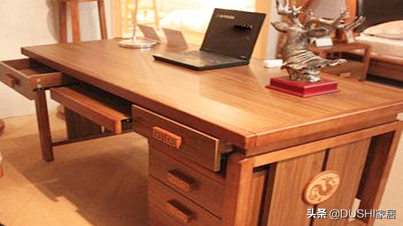 书房书桌颜色胡桃木,去客厅化的大书桌推荐胡桃木