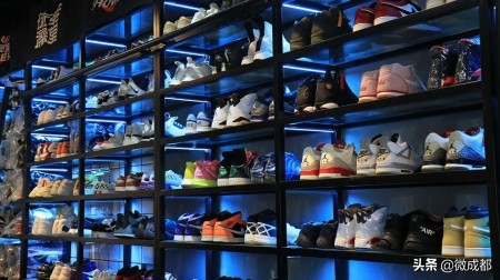 为天价鞋“洗澡”！成都95后妹子创办“球鞋澡堂”，一年洗护超5万双鞋