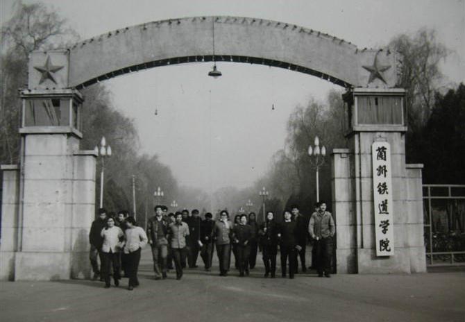 张雪峰兰州大学值得读吗,张雪峰评价兰州交大视频