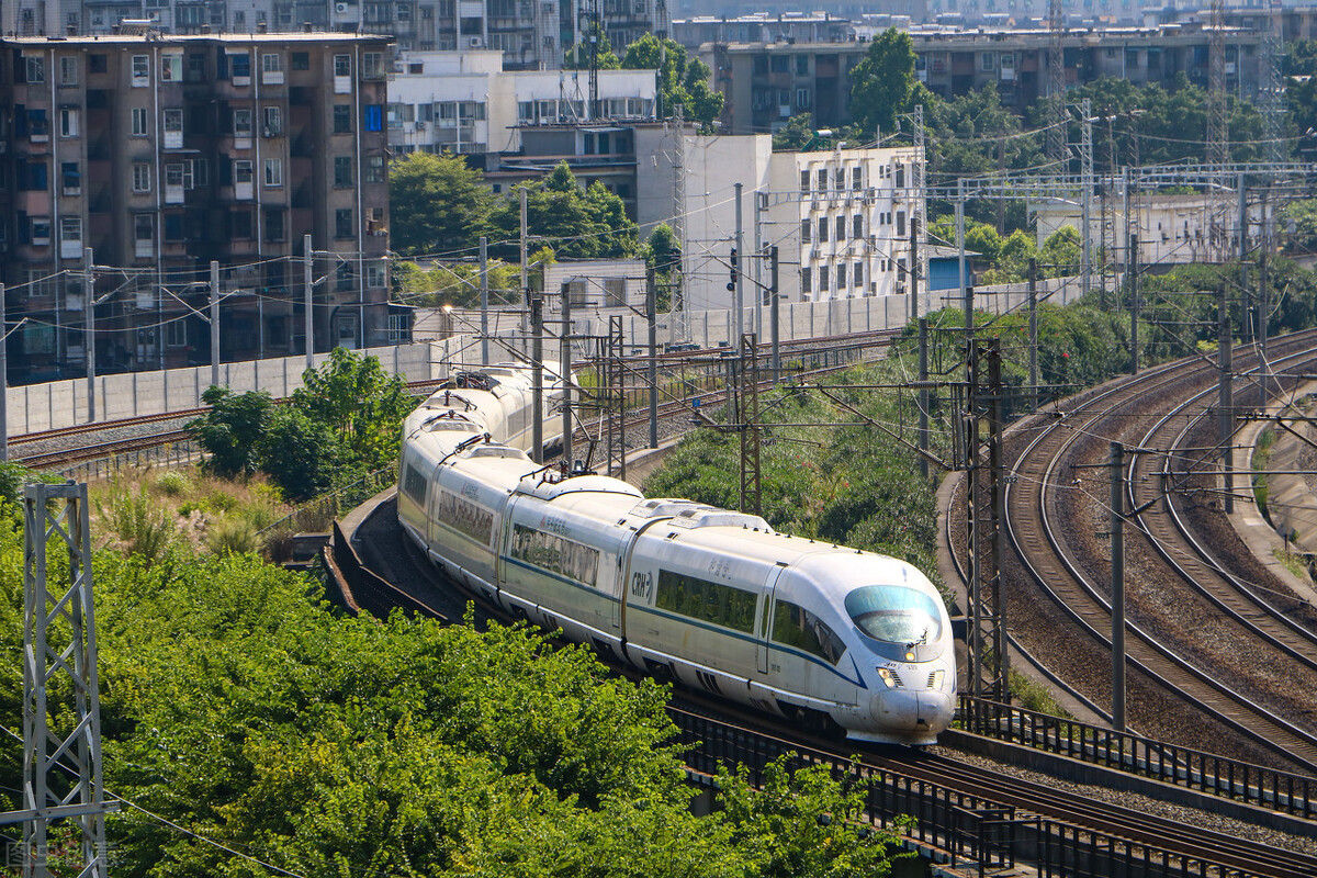 中国高铁技术引进始末,中国研发4000公里的高速列车