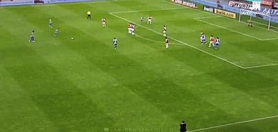 他拥有世上无与伦比的外脚背技术，比C罗更有天赋可是难有成就