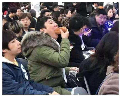 纯情男孩到网红收割机，王思聪的“黑化”，也许和这2任女友有关