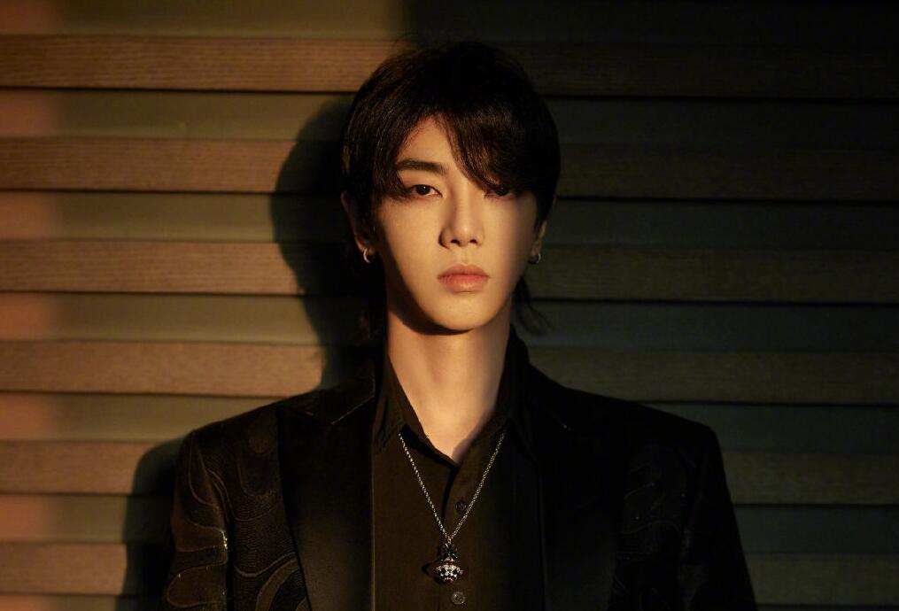 华晨宇答题前后不一自相矛盾,到底是人设崩塌还是另有隐情?