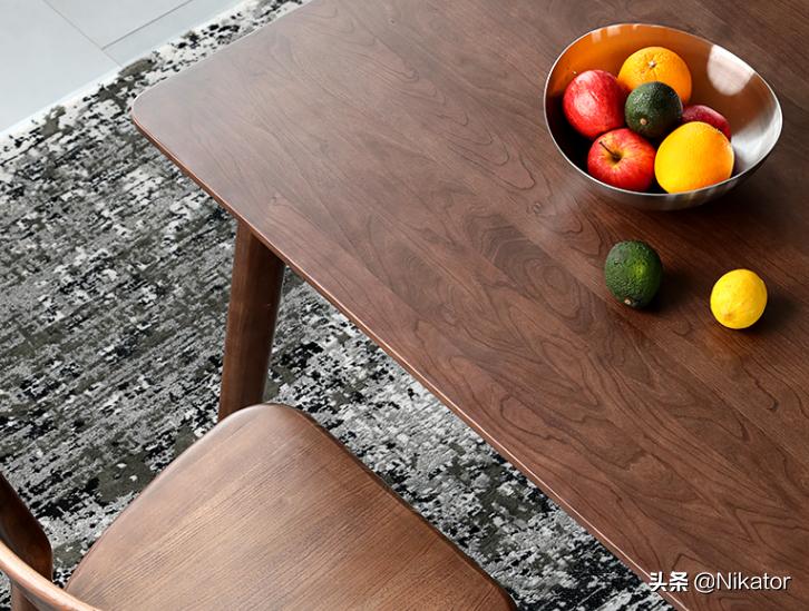 美式装修餐桌用圆的还是方的,餐厅较大餐桌选方的还是圆的好