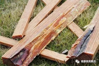松木家具为什么会渗出松油,松木家具容易招白蚁吗
