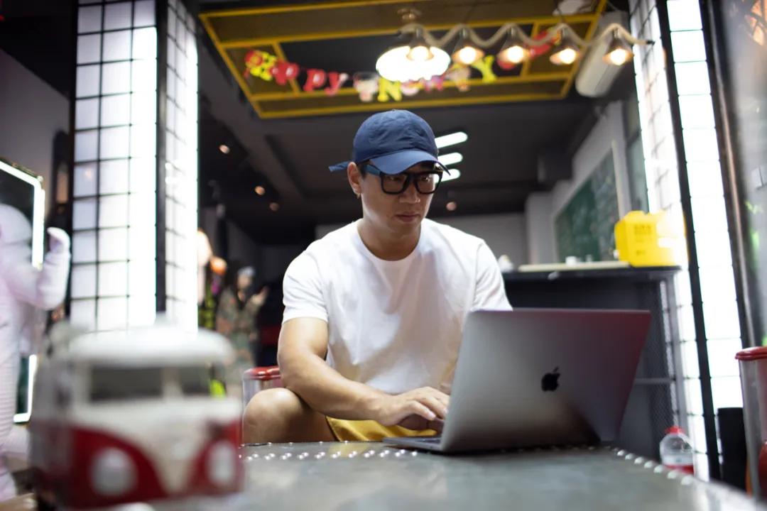 三亚后海村冲浪蹦迪,三亚后海村蹦野迪