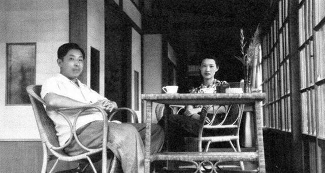 赵一荻与张学良晚年合影,赵一荻张学良两人差多少岁