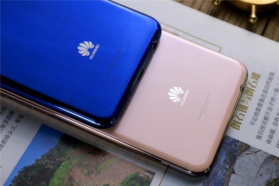 再见苹果！华为一个温暖举动，富士康再招募5万人！