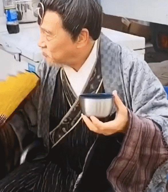 众明星悼念吴孟达,横店群演吴孟达