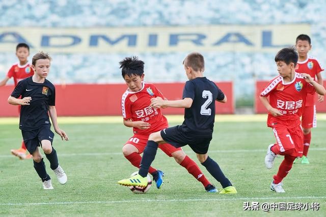 中国足球小将战胜河床全场,中国男足挺进18强大获全胜