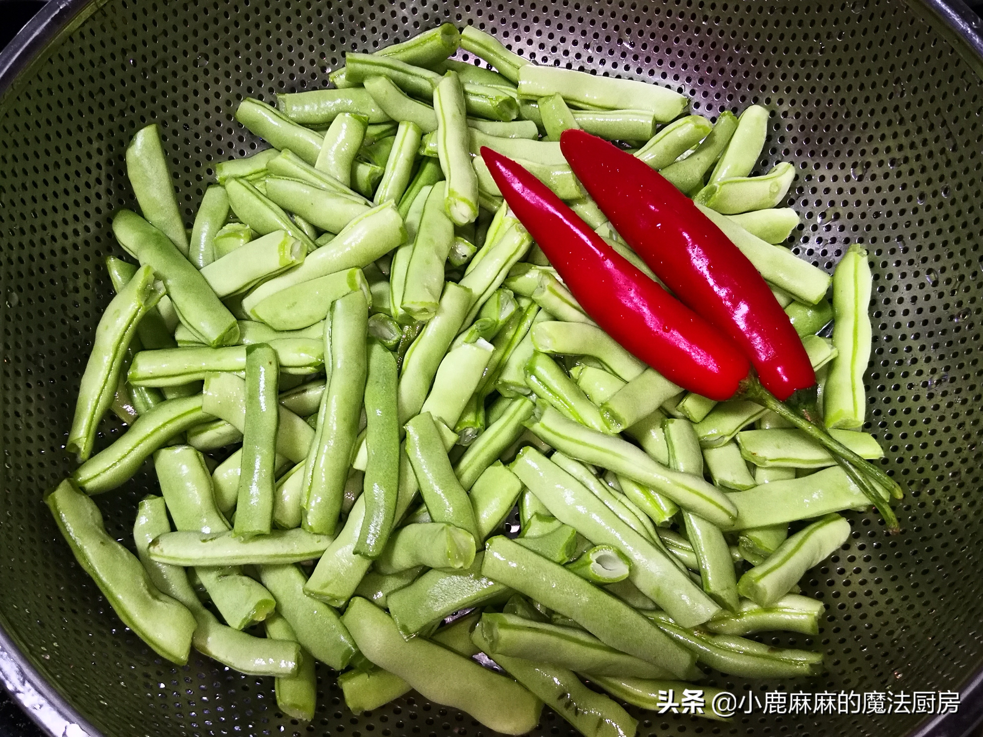 少油干煸四季豆炒盐菜的做法,超好吃的干煸四季豆不焯水不过油