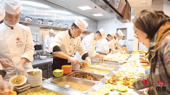 青岛社区助老食堂,青岛60岁老人自助餐半价的餐厅