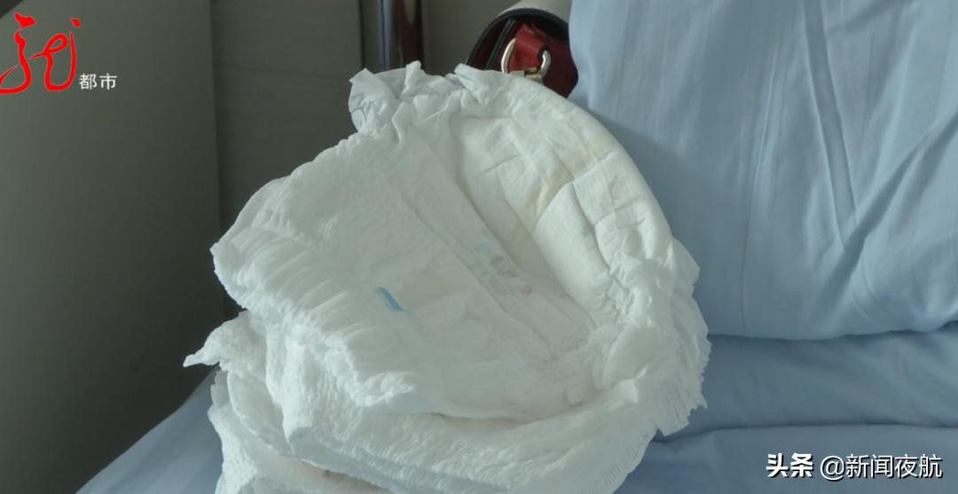 5岁女孩整天穿着尿不湿，每天总是尿不完，检查发现竟然长了三个肾