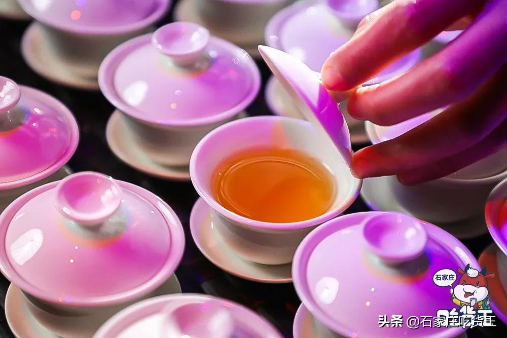 成都贰麻酒馆点啥酒,成都爆火的贰麻酒馆携手泸州老窖