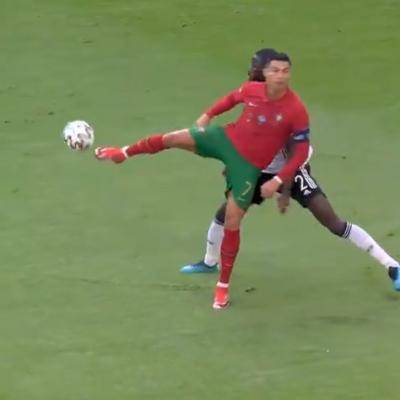 c罗进点球本泽马情不自禁庆祝,c罗进点球