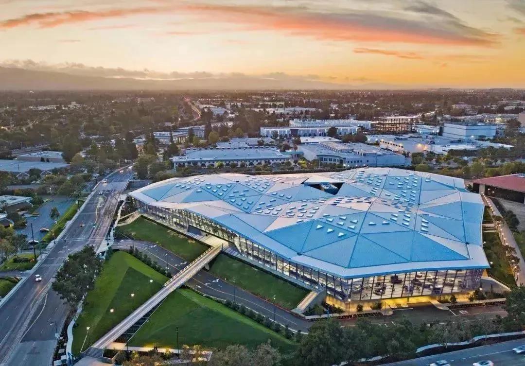 恒大足球场120亿元,恒大100亿足球场