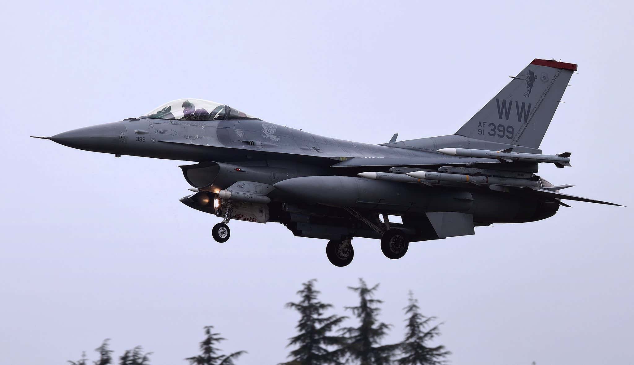 美国空军f16大象漫步视频,美国f16无人机