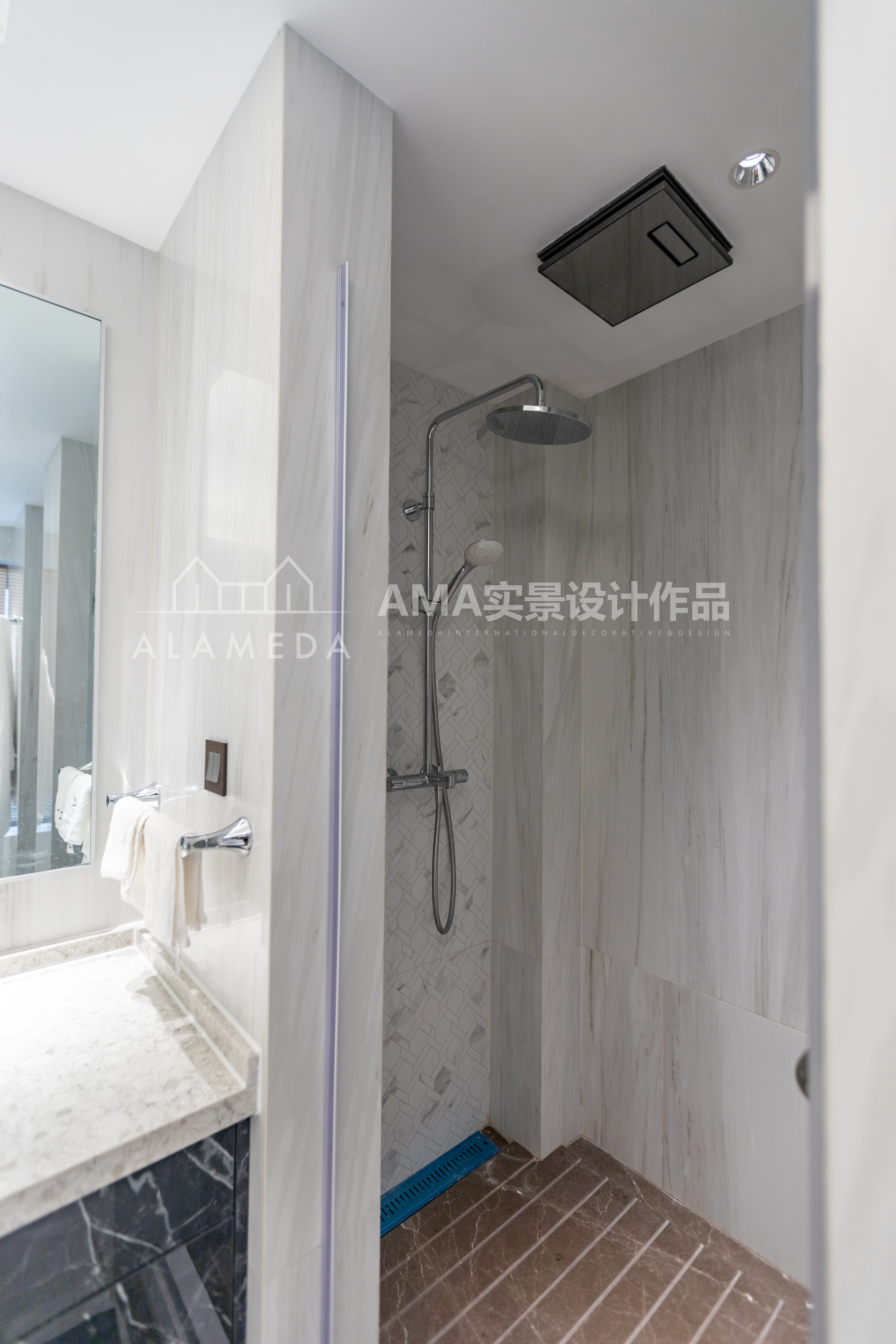 140平叠墅现代轻奢装修风格,南山区别墅现代简约装修设计