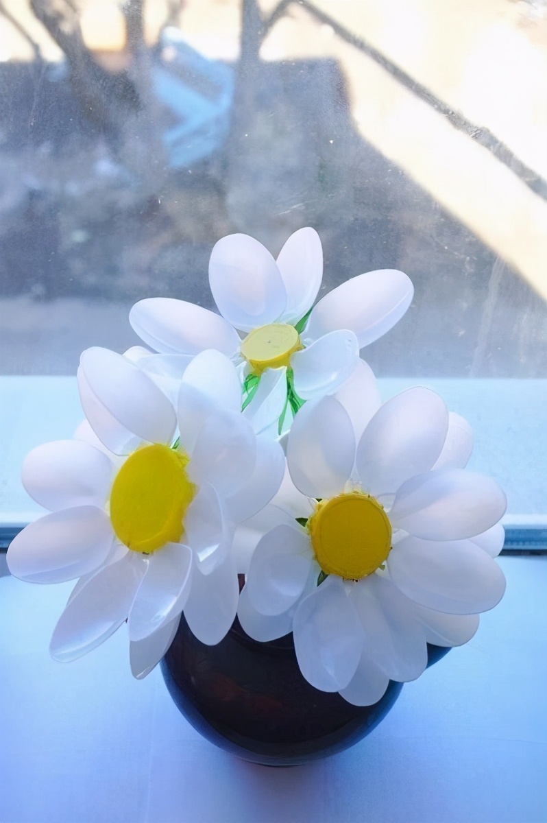 生活小技巧：用塑料勺子手工制作仿真花，装饰家居超漂亮，看教程