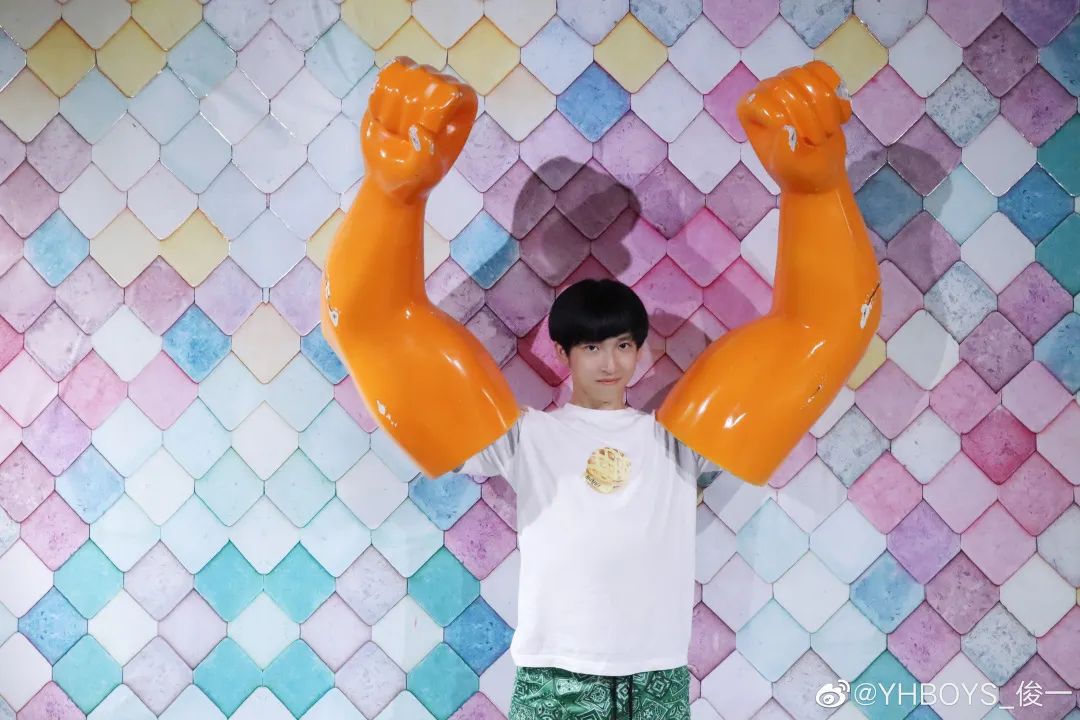 张俊一哭了,张俊一小时候