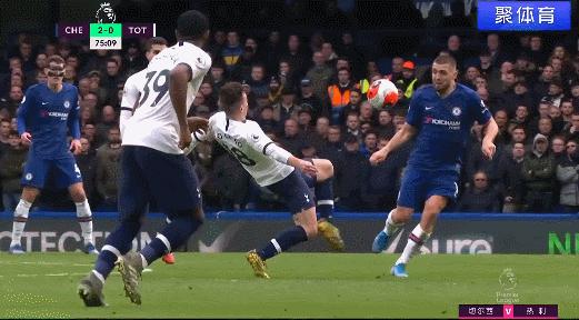 难以置信！热刺球员恶意踩踏，但裁判却熟视无睹，要VAR有何用