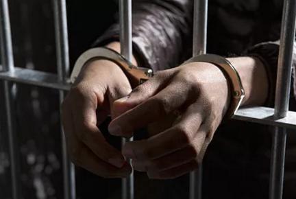 洗手时水溅到别人身上,洗手时水溅到嘴上