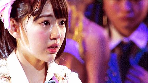 日本一位中年油腻胖大叔：从事业顶峰跌落谷底后，反弹力爆发，打造出风靡全球的美少女天团AKB48