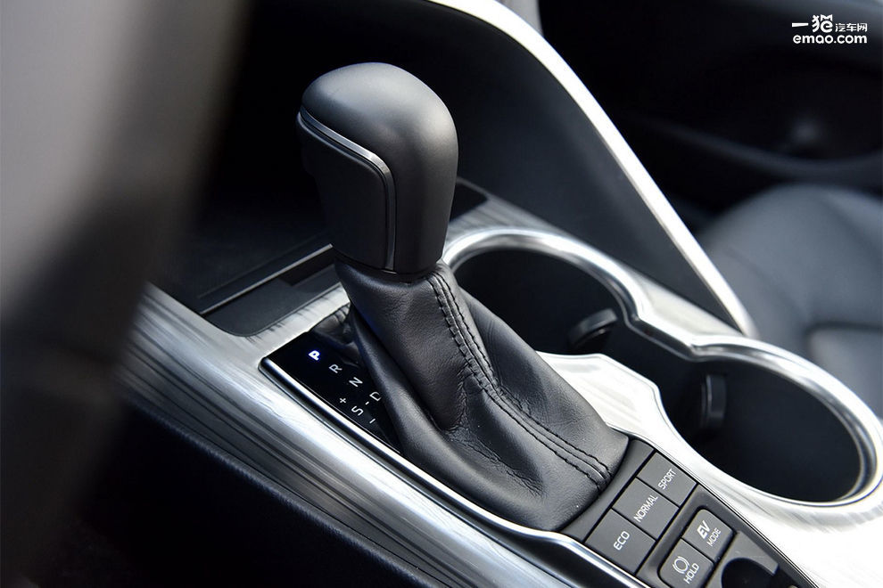 家用b级轿车凯美瑞雅阁天籁迈腾,雅阁2022款幻夜尊贵和凯美瑞2.5g