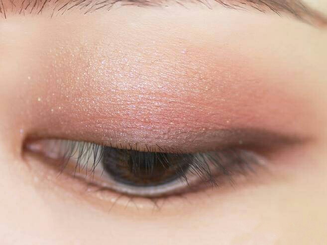 适合画眼影新手的眼影盘,怎样用眼影盘画眼影最好看又简单