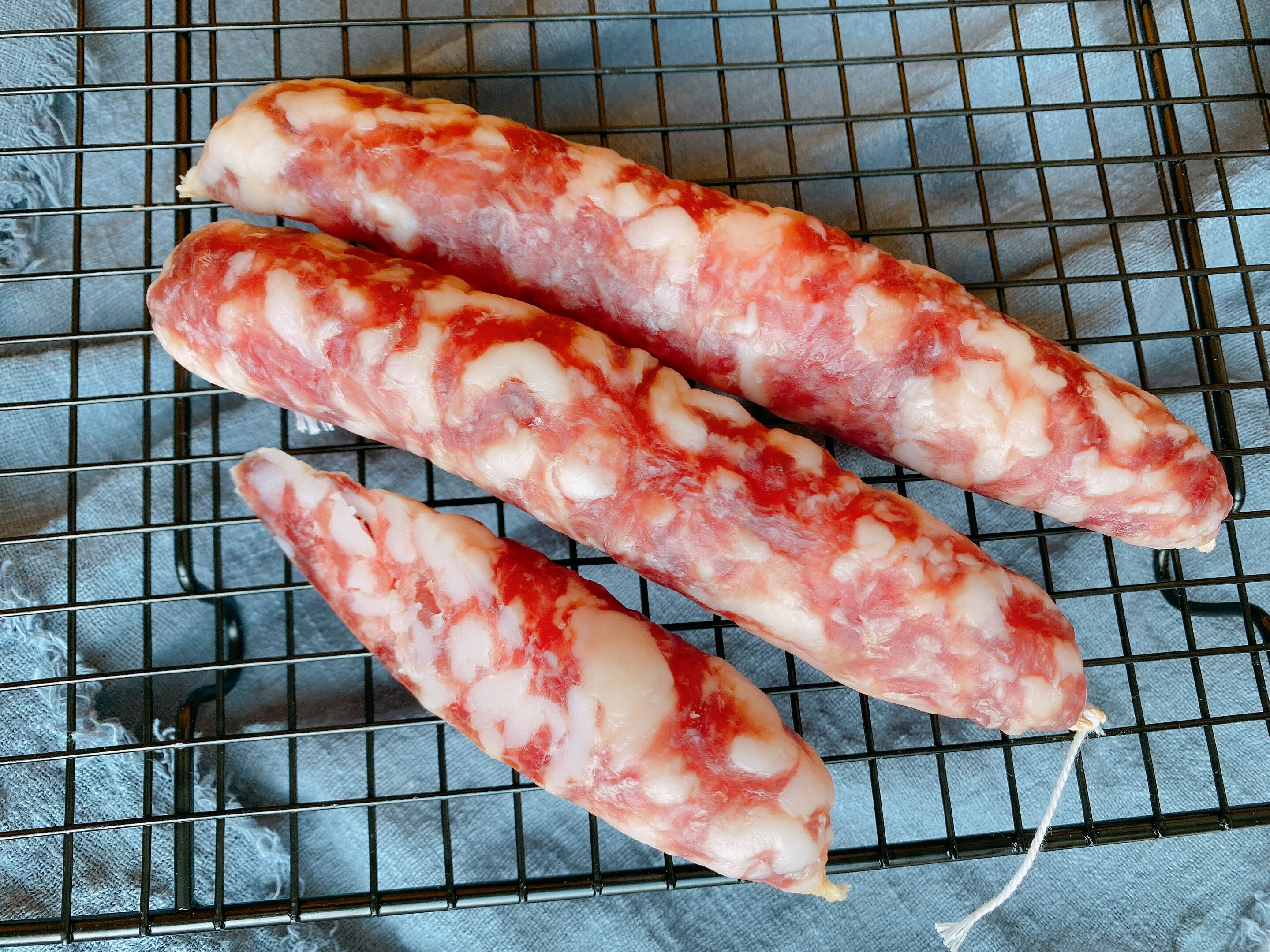 灌香肠制作方法和配方,灌香肠的做法10斤肉用多少盐