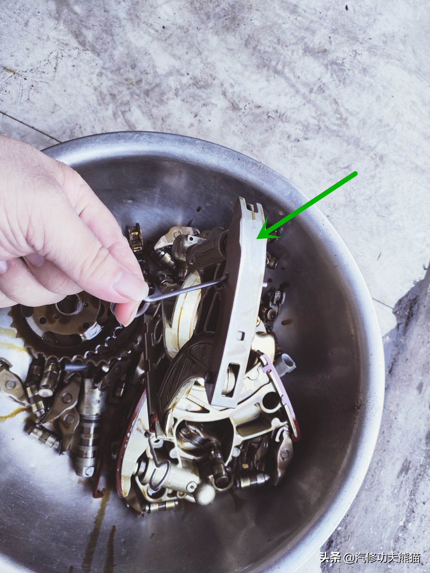 奥迪a8烧机油吗48v轻混,奥迪a8烧机油一千公里烧0.5正常吗