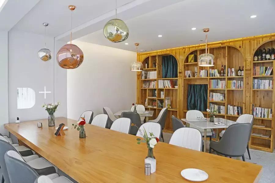 源和1916里的这家网红店，是花店也是甜点店还是图书馆