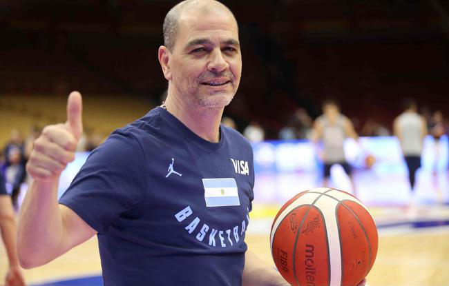 字母哥被球迷嘲讽,男篮输球后球迷反应